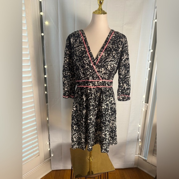 Willow & Clay Black White Abstract Wrap Dress Pink Trim Size Large Made in USA - Picture 10 of 10